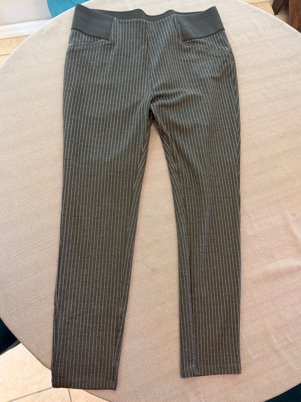 👉🏼LIKE NEW👈🏼 CiSono Charcoal Grey Pinstriped Leggings Pants- Pleather accents XL
